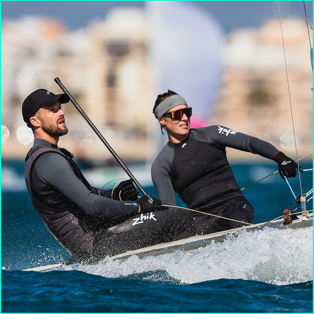 Atleti in competizione con mute Yulex