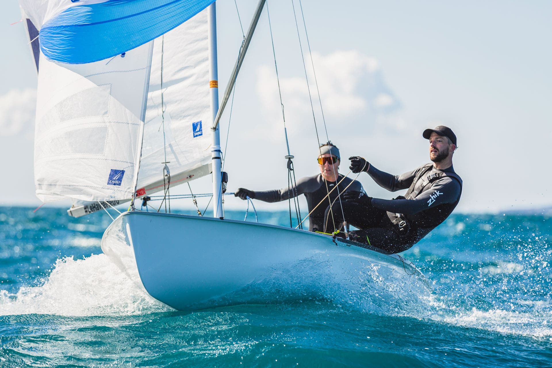 Team Zhik su una deriva